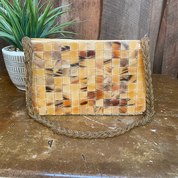 Shell Shoulder Bag - Rare Statement Piece - Picture 1 of 10